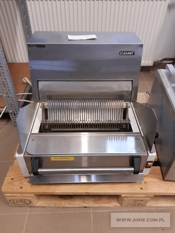 Wyposażenie i sprzęt kuchenny - pakiet zawierający 16 poz. asort. (wg oddzielnego wykazu), w tym m.in.: krajalnica pieczywa, schładzarka szokowa, pakowarka próżniowa itp. 